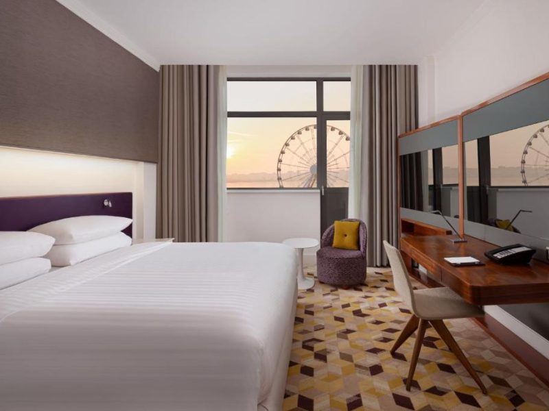 Guest room, with 1 King, Sea view